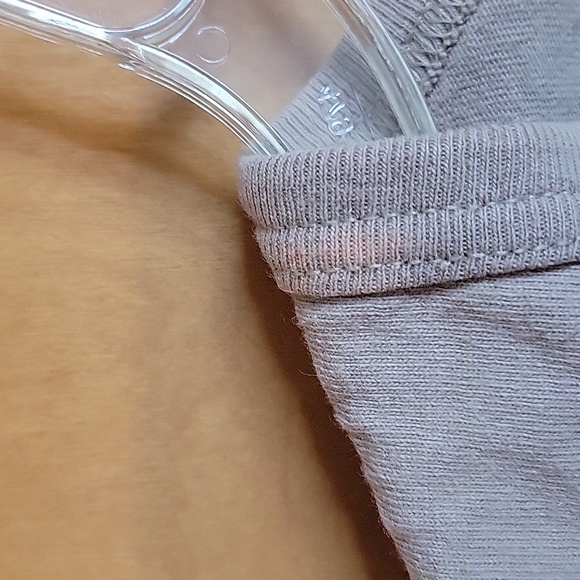 Champion tan ss t-shirt size M discoloration a little on color - Picture 5 of 5